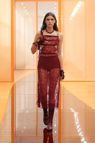 Look 10